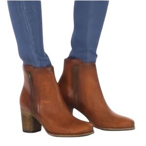 FRYE Addie Double Zipper Heeled Boot  Distressed Leather Brown Size 7.5 NWOB